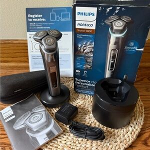 Philips Norelco 9800 Electric Shaver Set